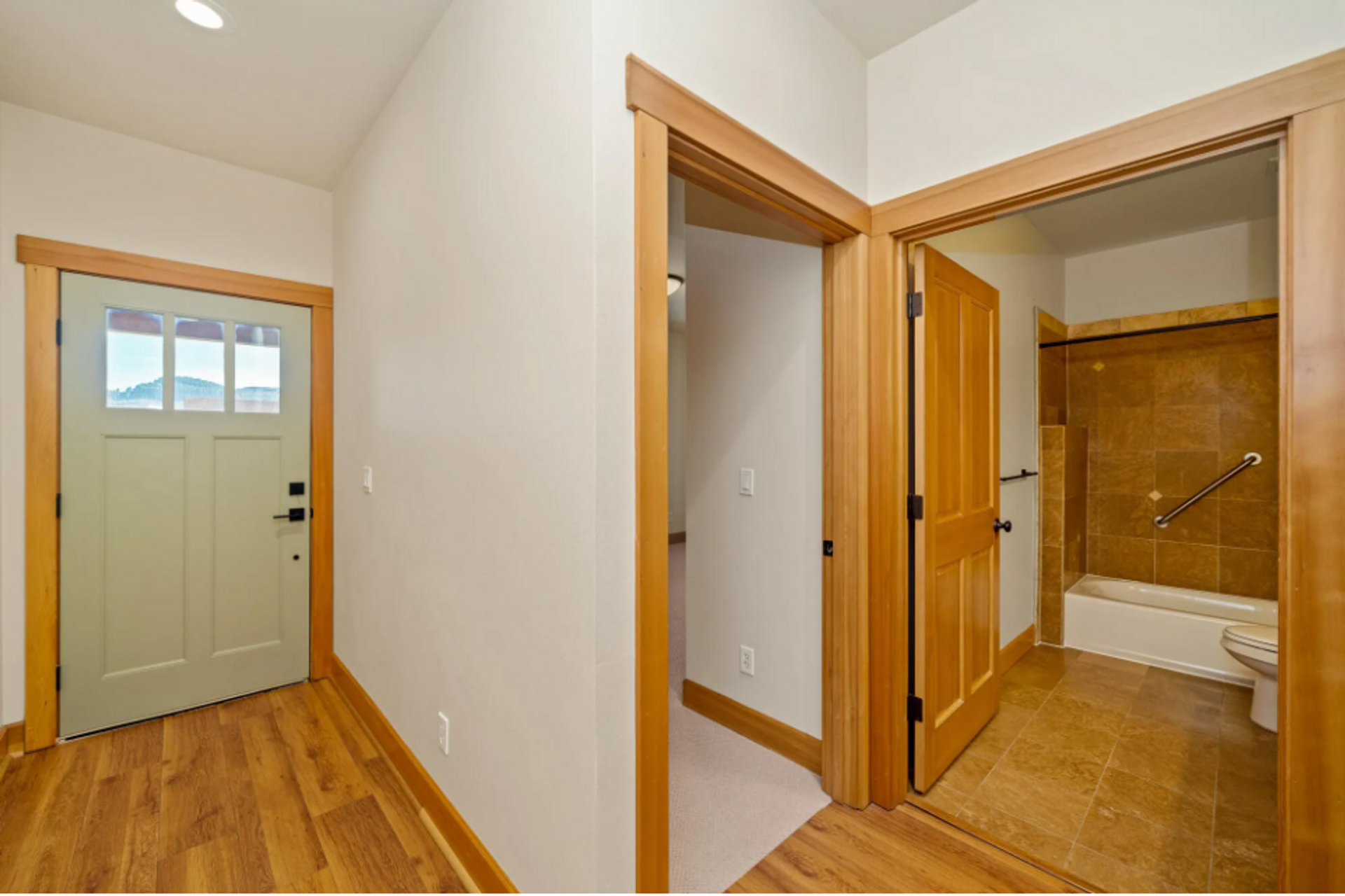 2 Bedroom, 2 Bath.. LOCATION LOCATION LOCATION.... River Views!! 12 of 12