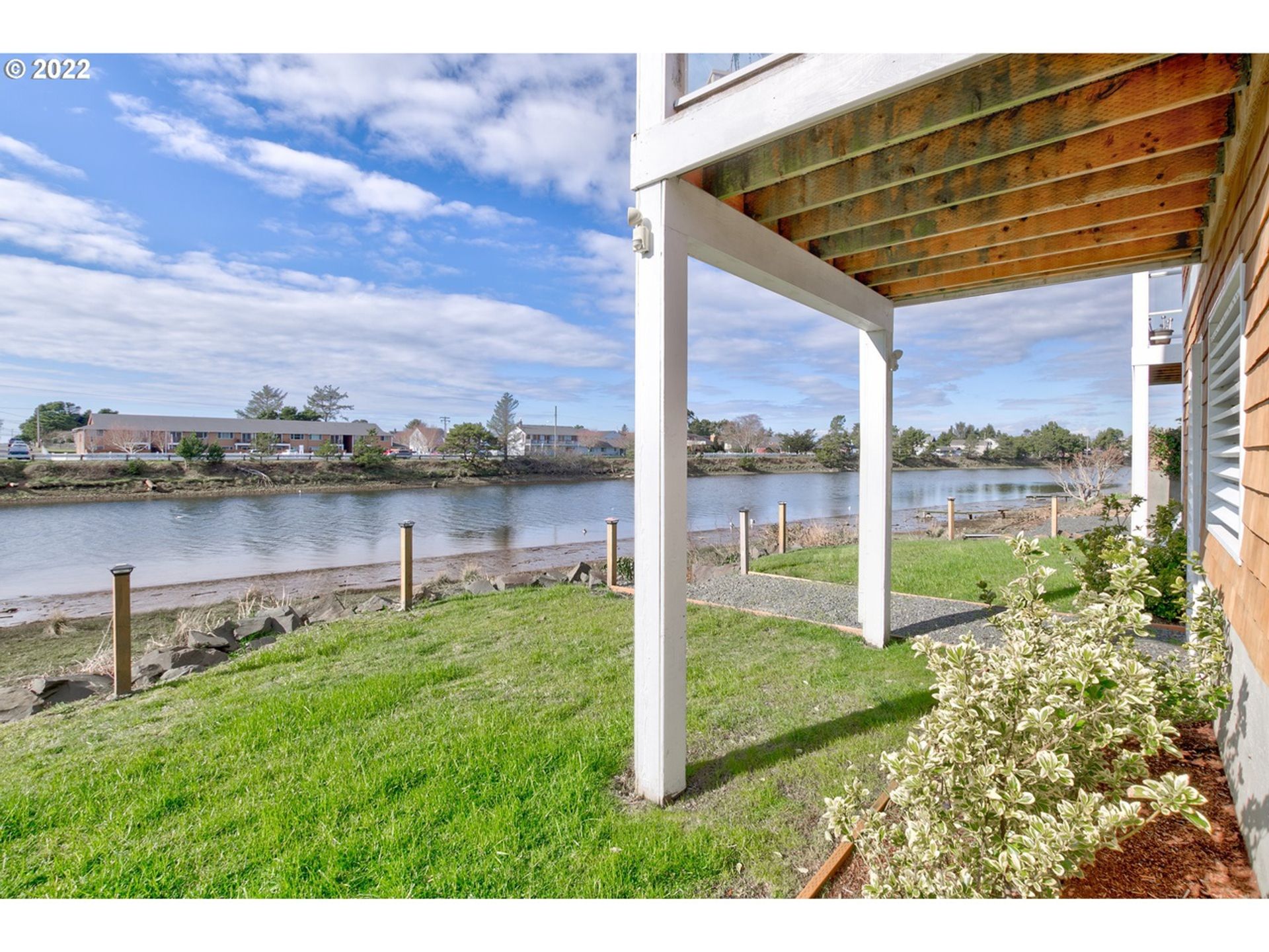 2 Bedroom, 2 Bath.. LOCATION LOCATION LOCATION.... River Views!! 7 of 12