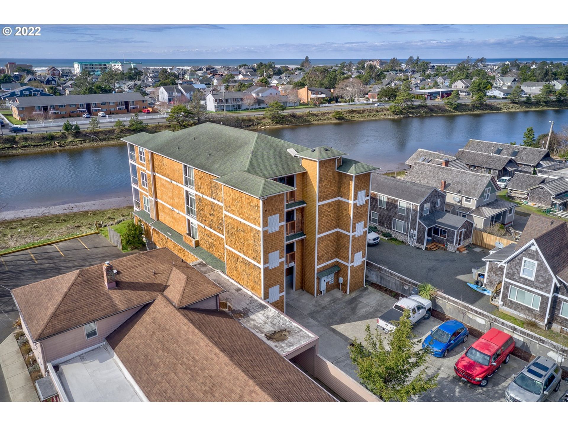 2 Bedroom, 2 Bath.. LOCATION LOCATION LOCATION.... River Views!! 5 of 12