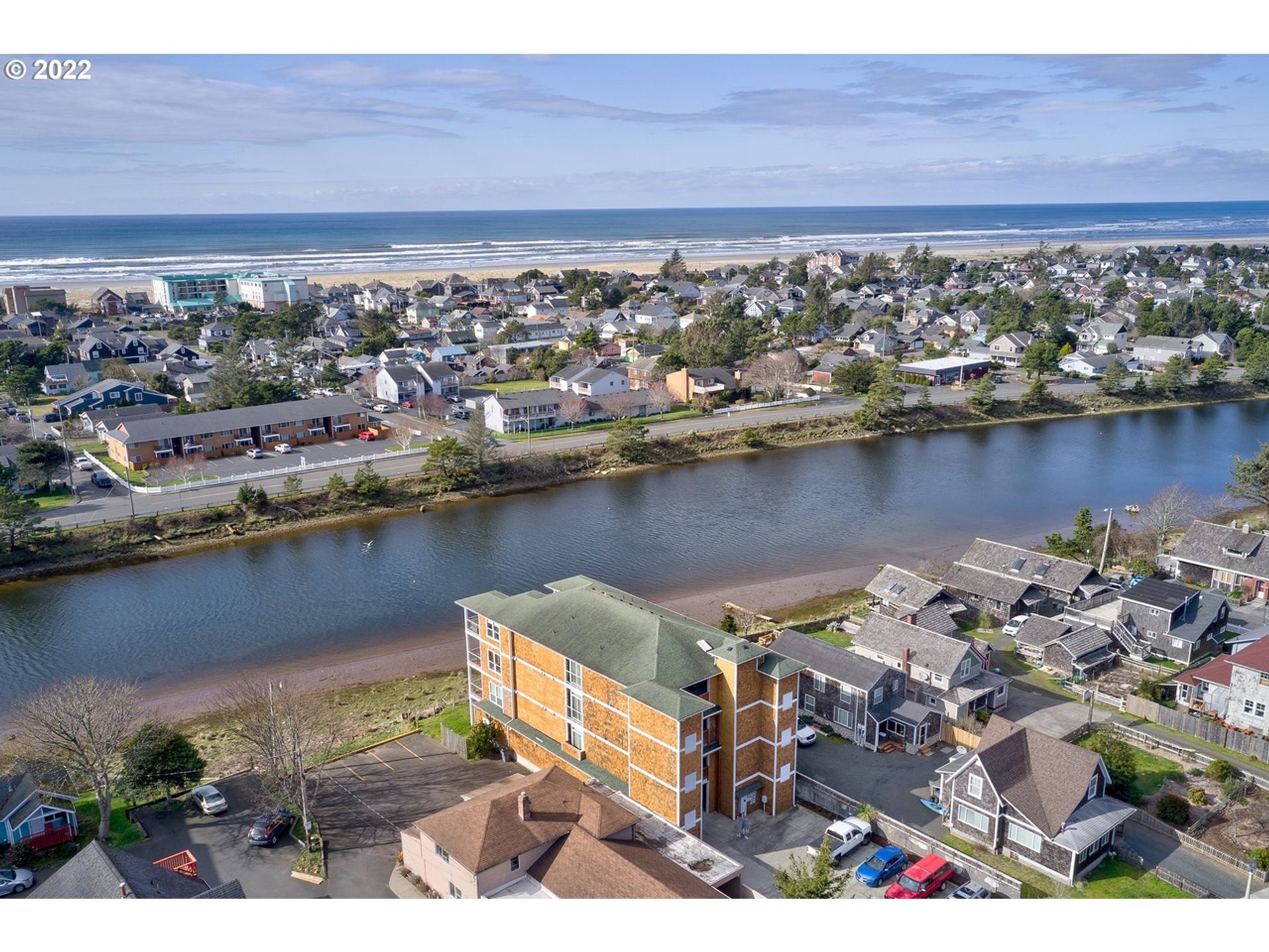 2 Bedroom, 2 Bath.. LOCATION LOCATION LOCATION.... River Views!! 8 of 12