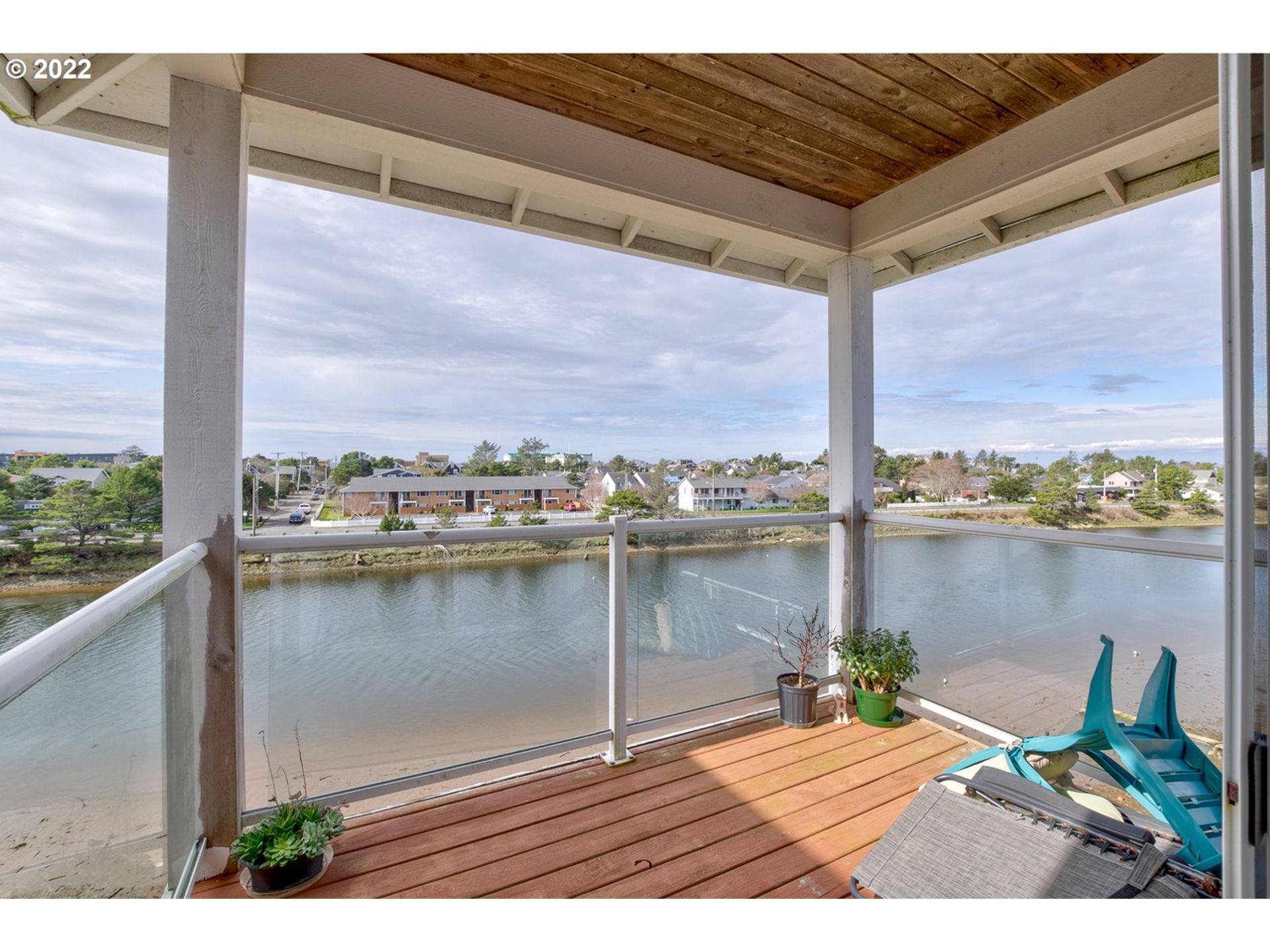 2 Bedroom, 2 Bath.. LOCATION LOCATION LOCATION.... River Views!! 3 of 12