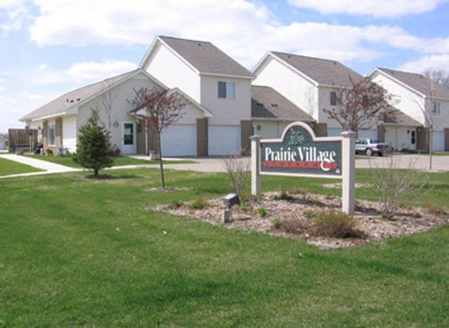 Blooming Prairie Townhome: 320-342 4th St SE