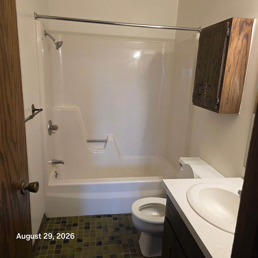 B&amp;H Apartments. 4 of 10