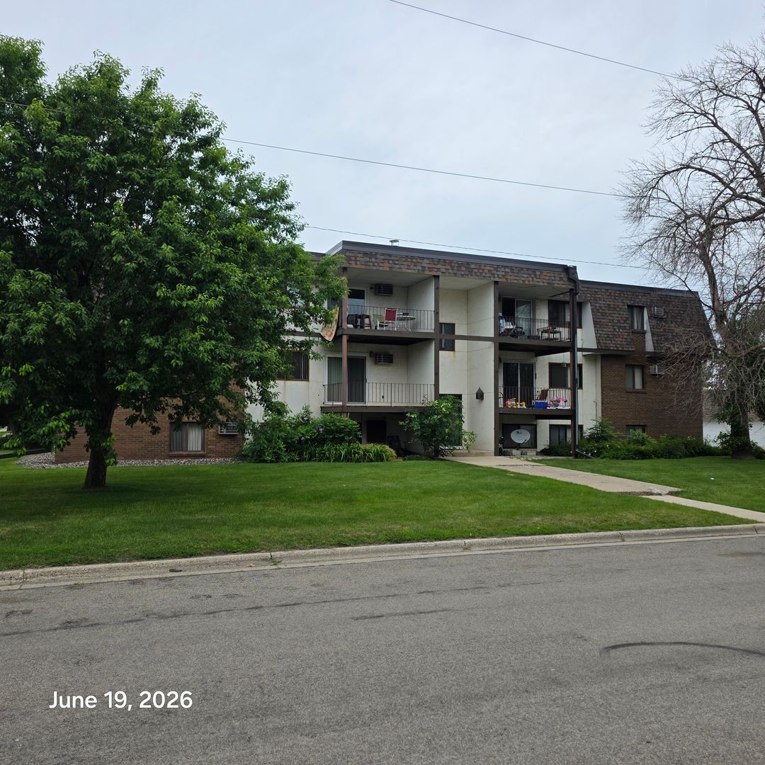 Owatonna Apartment: 2019 Hartle Ave