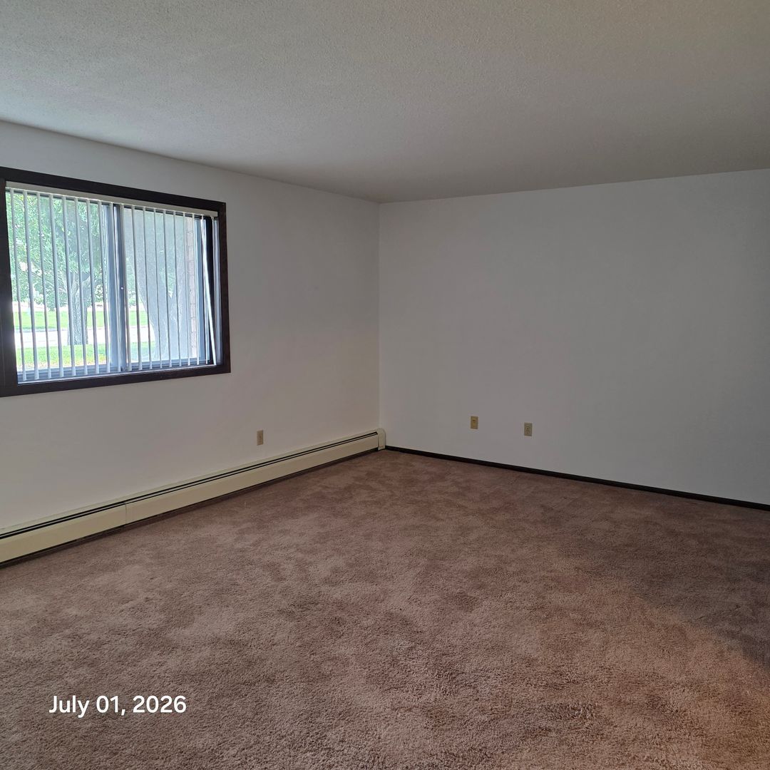 Owatonna Apartment: 1927 Hartle Ave.