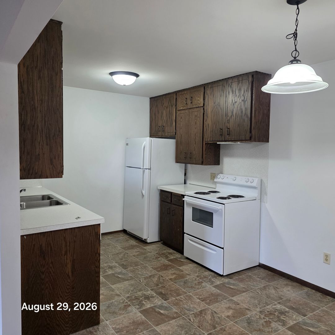 B&amp;H Apartments. 8 of 10