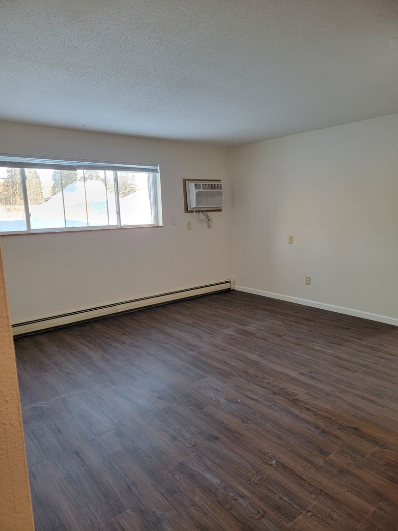 Owatonna Apartment: 250 21st Street North West