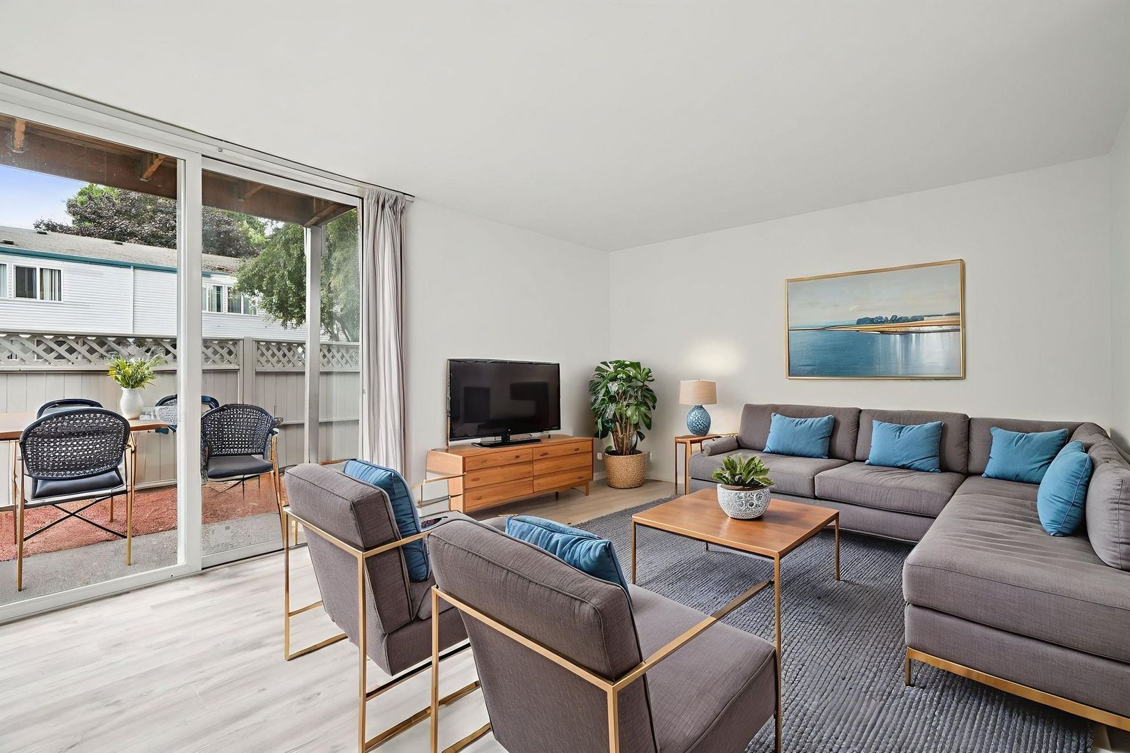 Portland Apartment: 13424 NE Sandy Blvd.