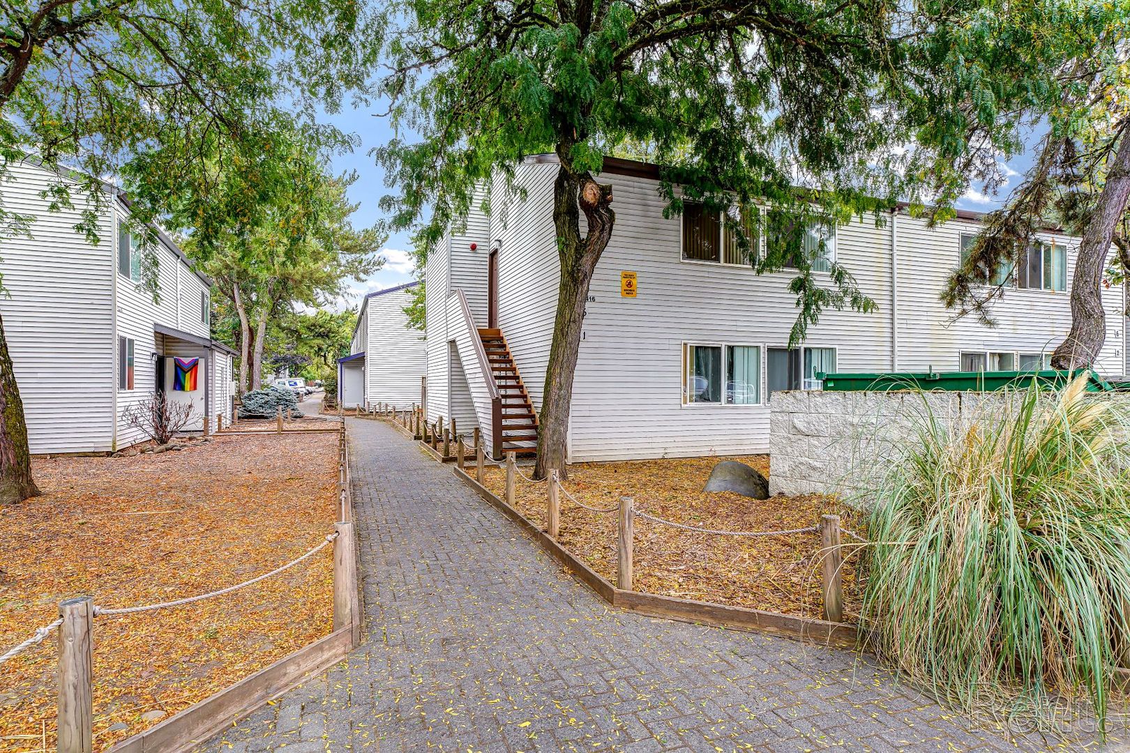 Portland Apartment: 13424 NE Sandy Blvd.