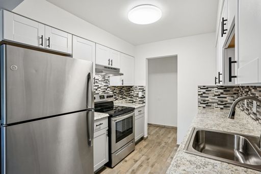 Guaranteed $0 Deposit! Ask us about getting your application fee credited towards move-in costs when you answer a short survey!* – photo 1