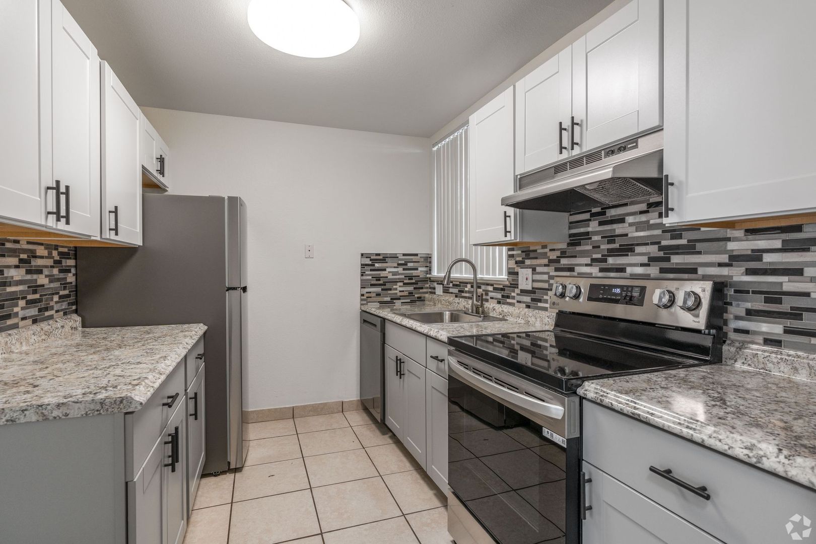 Portland Apartment: 13424 NE Sandy Blvd.