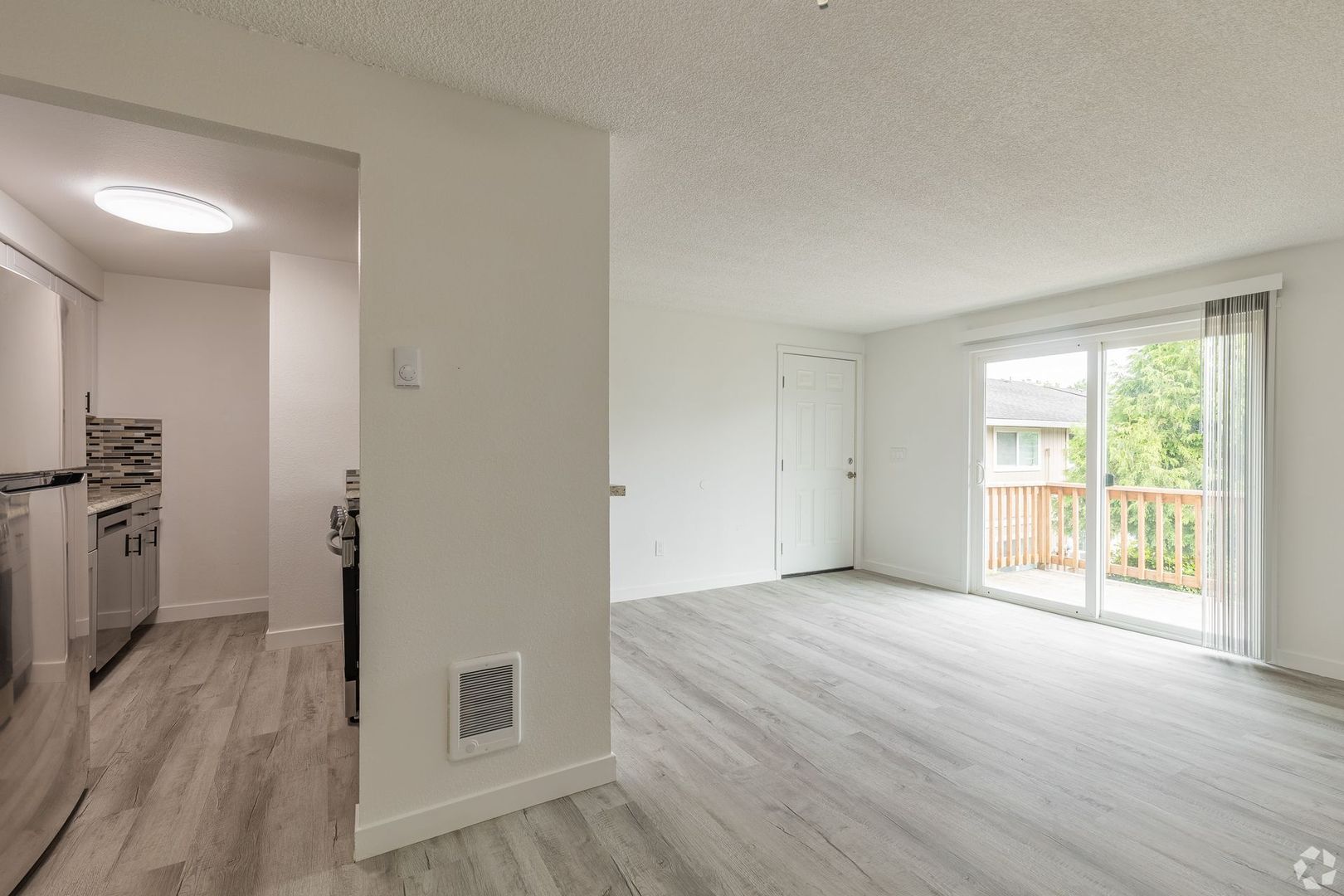 Vancouver Apartment: 117 NE 102nd Ave