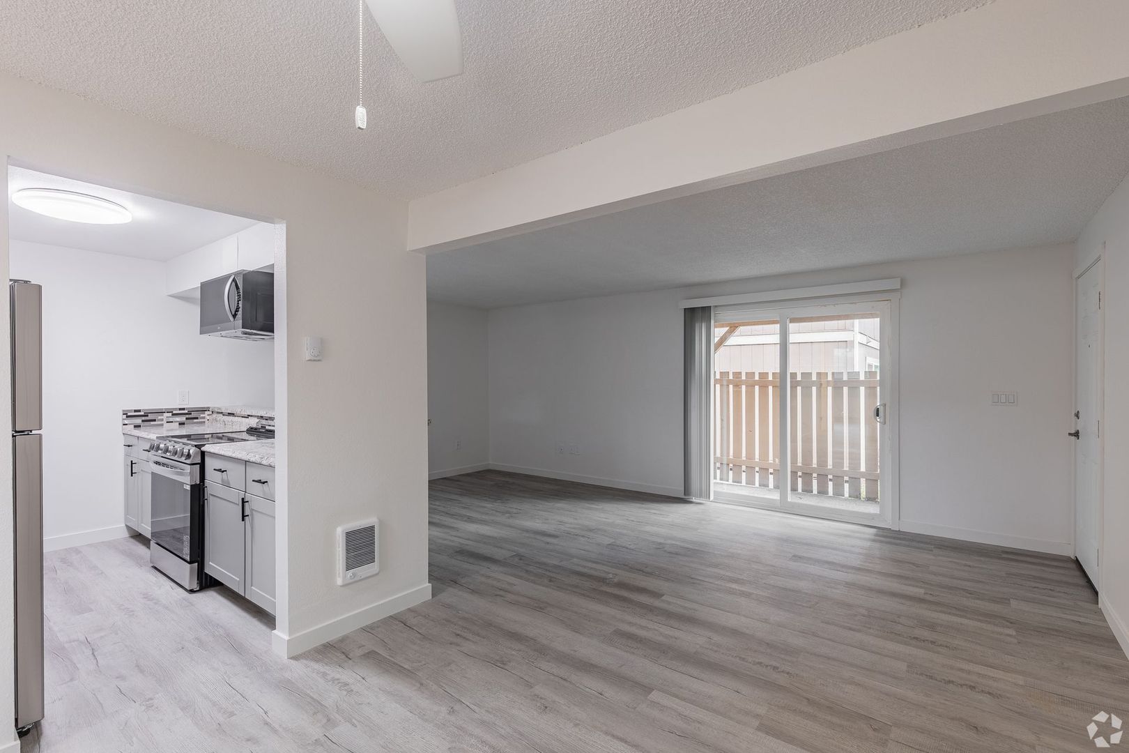 Vancouver Apartment: 117 NE 102nd Ave