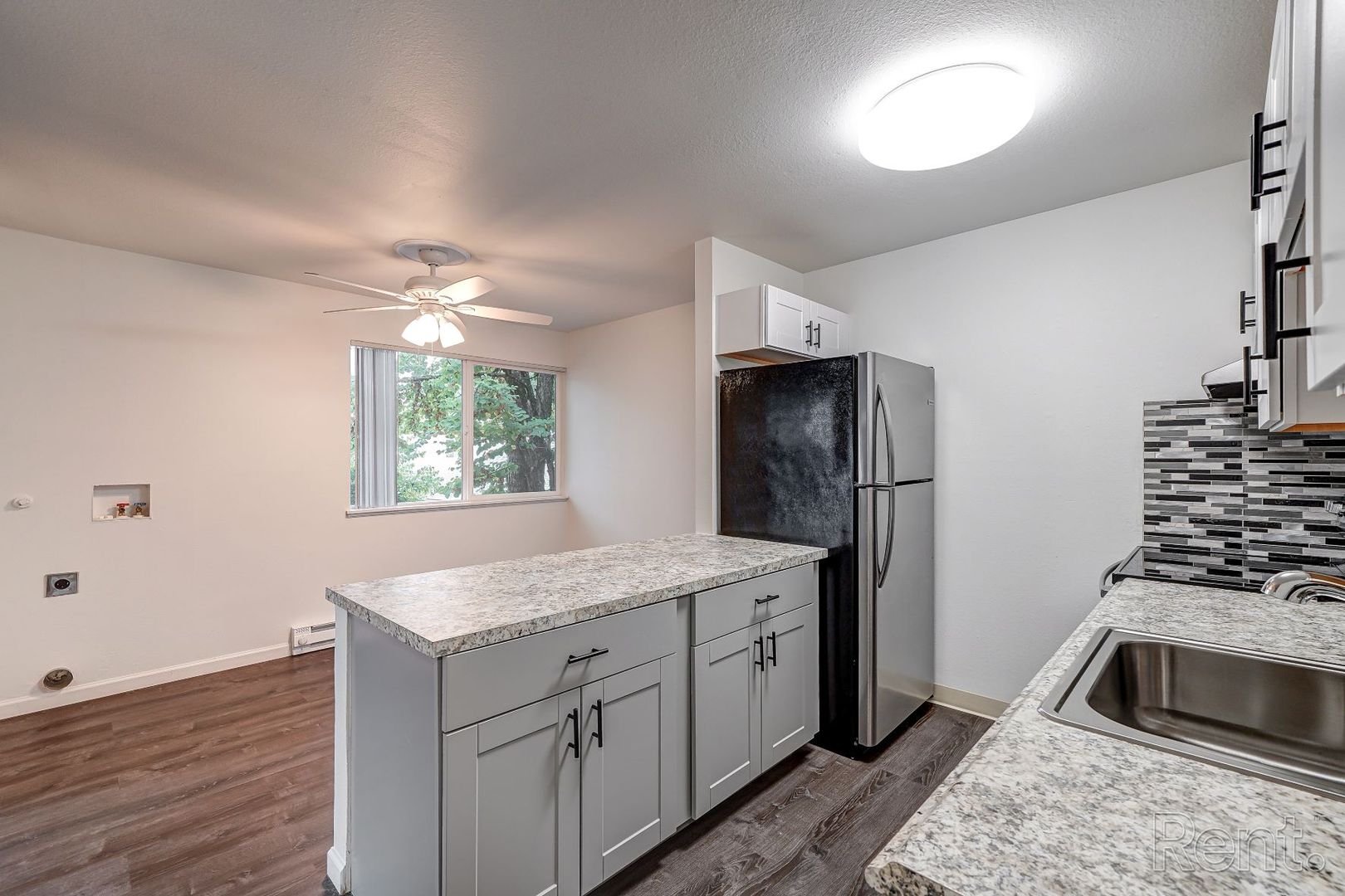 Portland Apartment: 13424 NE Sandy Blvd.