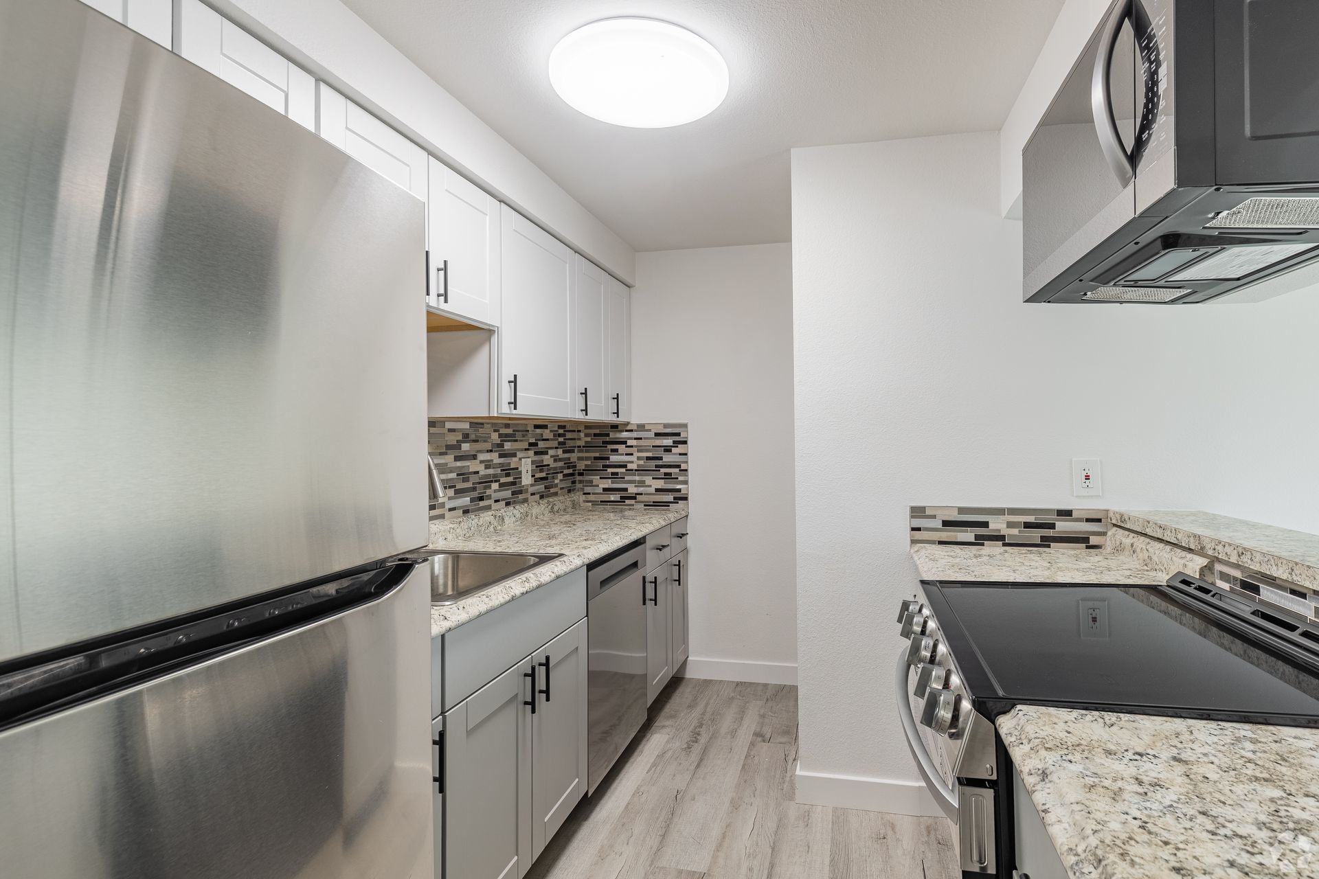 Vancouver Apartment: 117 NE 102nd Ave