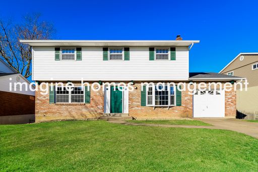 Available in September! Stunning Fully renovated 4-Bedroom Home in the Forest Hills School District! – photo 1