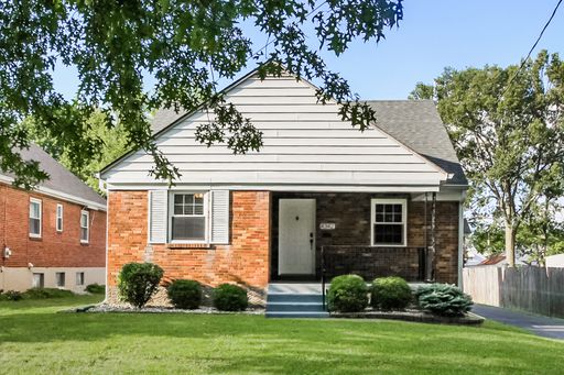 Available in October! Beautiful Pet-friendly 3-Bedroom Single Family Home in Cincinnati! – photo 1