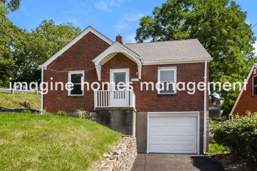 Available Now! Lovely Pet-Friendly 3 Bedroom Home in Castle Shannon! – photo 1