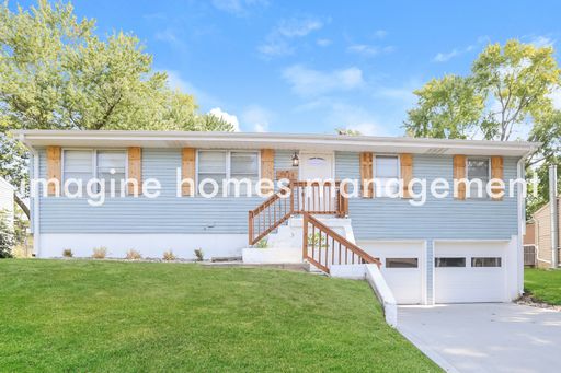 Available in September! Charming 3 Bedroom Home in Kansas City! – photo 1