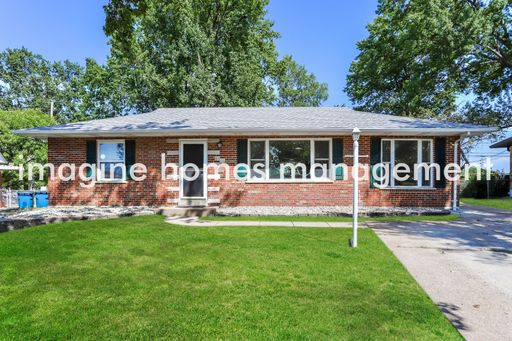 Coming soon! Lovely 3 bedroom and 2 bath home in Affton! – photo 1