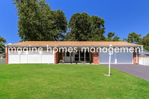 Available in September! Gorgeous Convenient Location 4 Bedroom Home in St. Louis! – photo 1