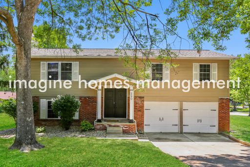 Coming Soon!! Pet-friendly 3 Bedroom and 2.5 Bath Home in Ballwin! – photo 1
