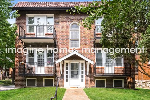 Coming Soon!! Pet-Friendly Southwest Garden 2 Bedroom Top Floor Unit! – photo 1
