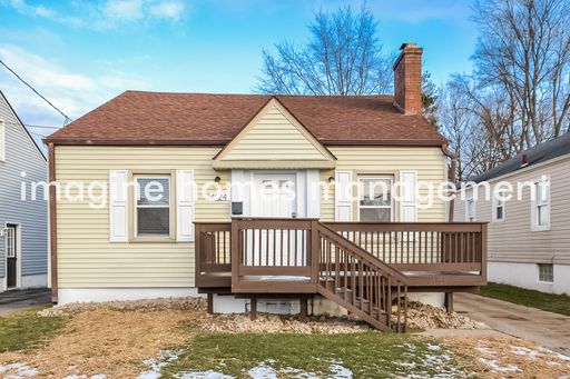 Available in September! Charming 3 Bedroom Cape Cod Home in Deer Park! – photo 1