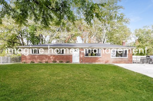 Available in August! Pet-Friendly 3 Bedroom Home in Batavia!