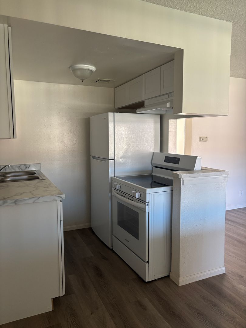 Brawley Apartment: 190 Las Flores Dr.