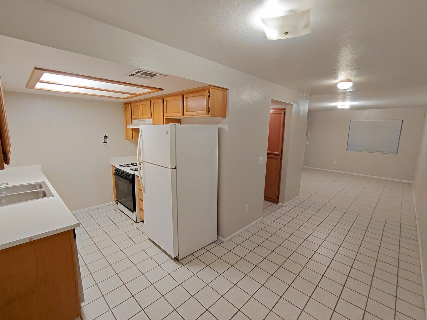Brawley Apartment: 218 E St. -B