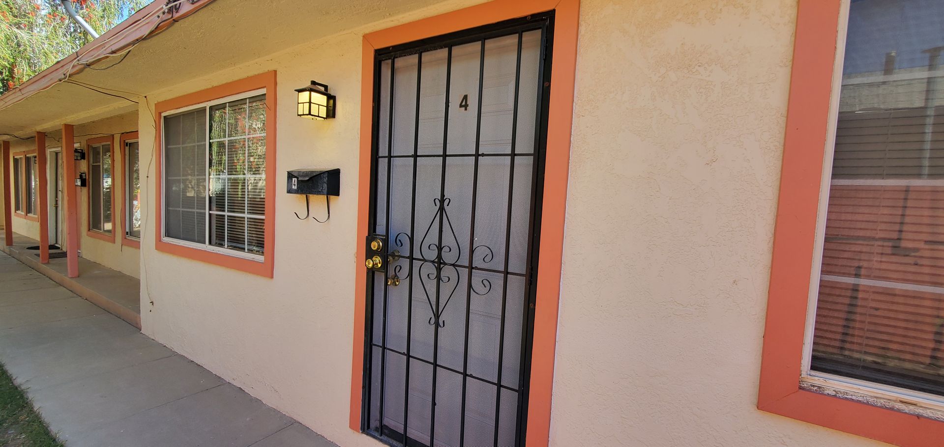 Brawley Apartment: 252 A St.