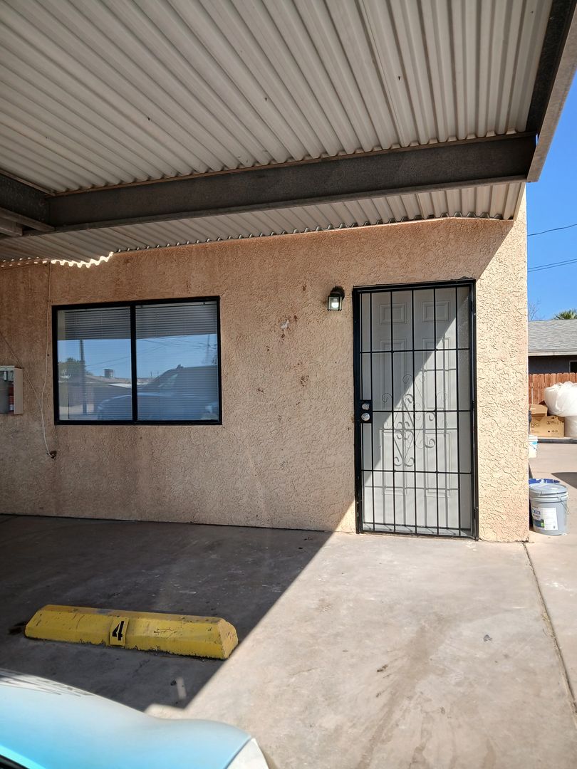 Calipatria Apartment: 305 N Lake Ave