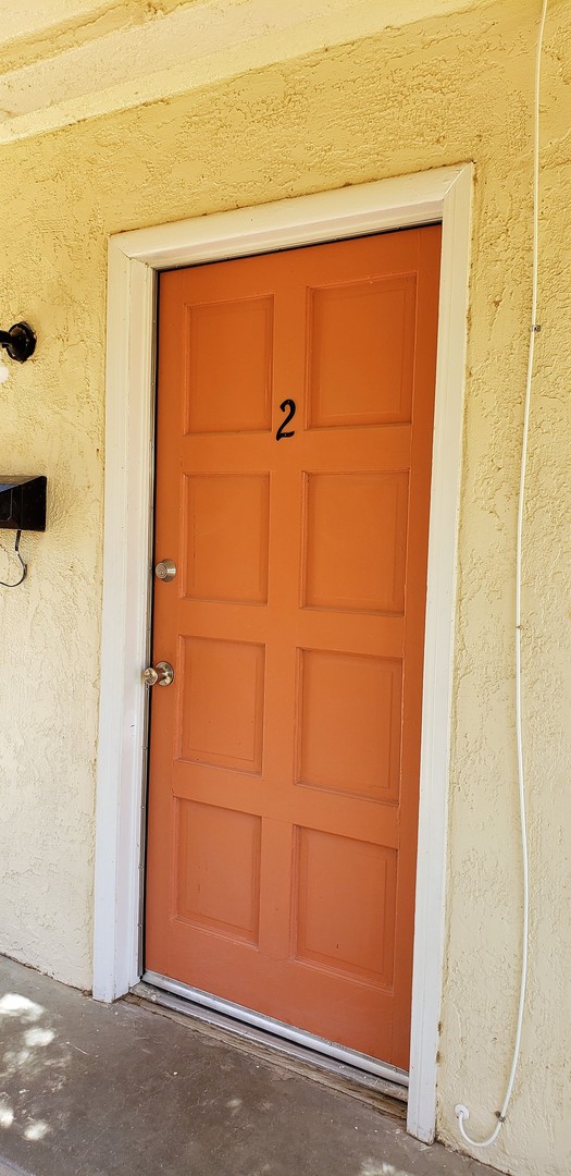 Brawley Apartment: 252 A St.