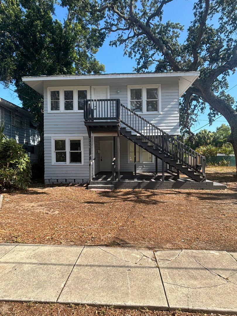 St. Petersburg Apartment: 726 35th Ave S.