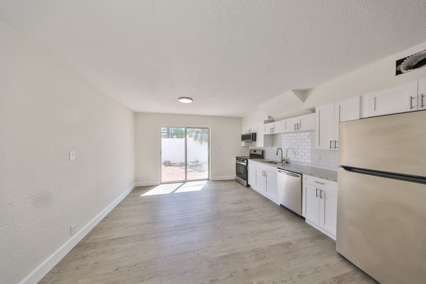 Largo Apartment: 11980 133rd Ave.