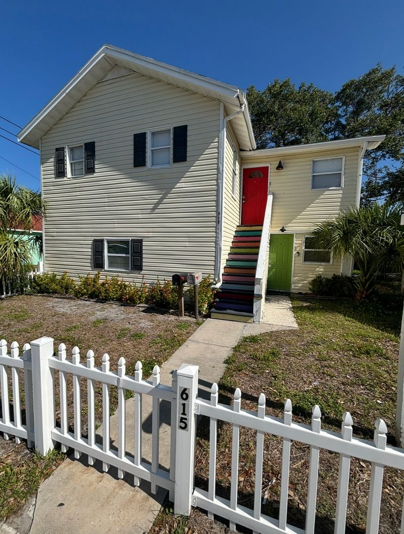 St. Petersburg Apartment: 615 29th Ave S