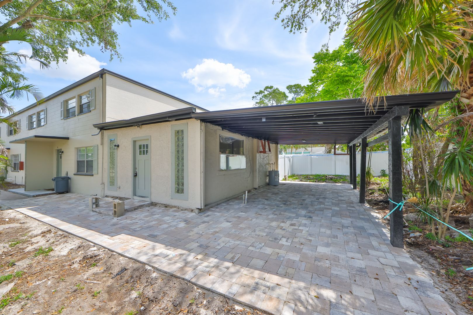 Largo Apartment: 11916 133rd Ave.