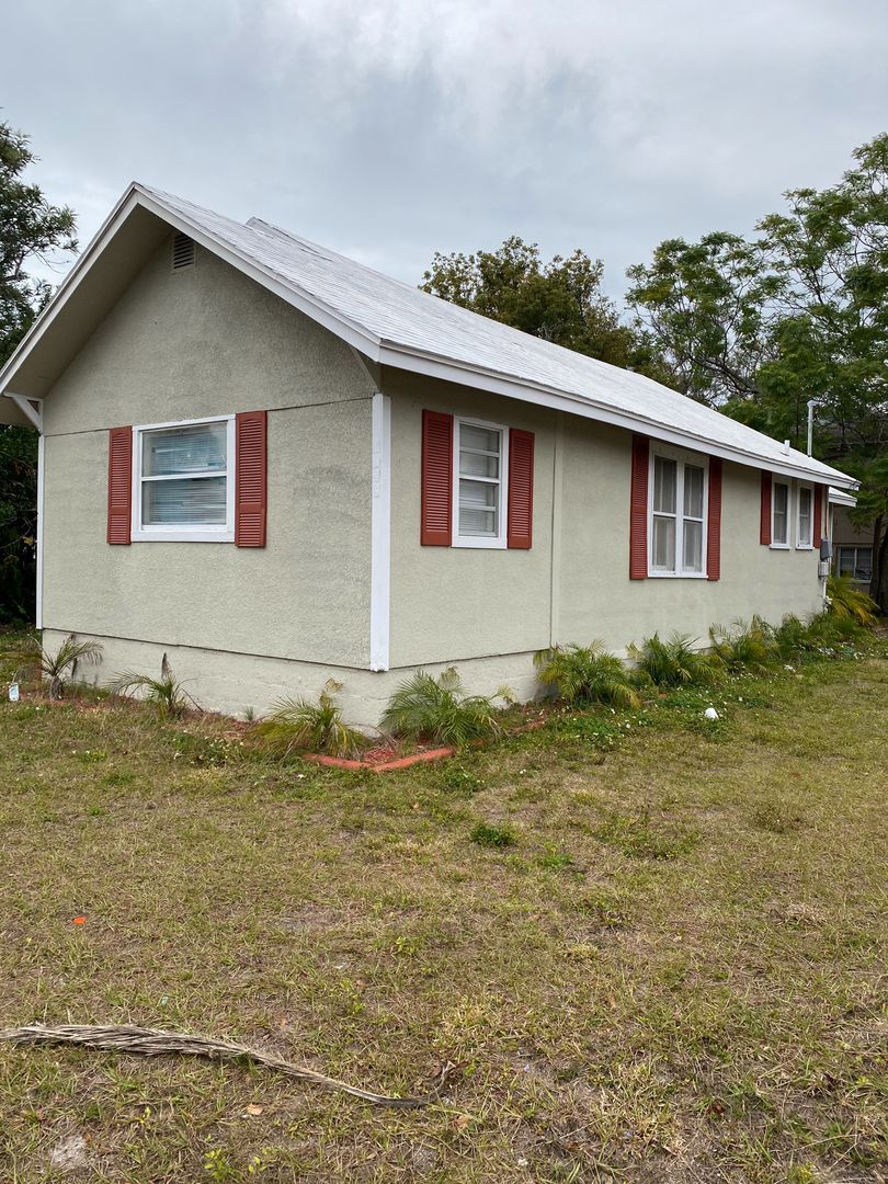 Clearwater Apartment: 1144 Howard St
