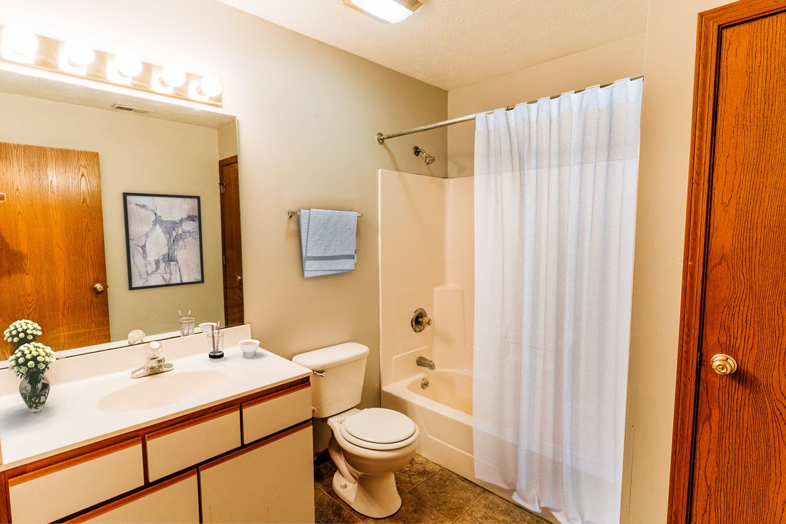 Lafayette Apartment: 1033 Holloway Street