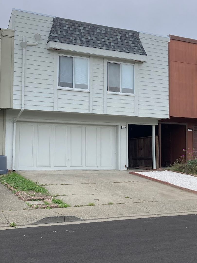 South San Francisco House: 3943 Chatham Ct