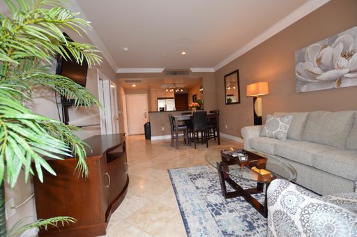 Meridian Fully Furnished Condo with Pool view. – photo 1