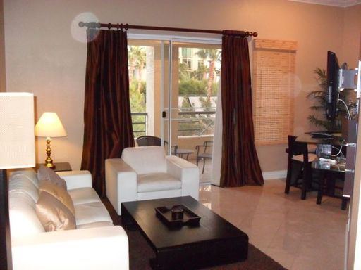 Meridian Top-Floor Luxury 1Bdr/Bath Fully Furnished (Utilities and Internet Included) – photo 1