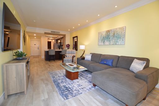 Stunning 2 Bath| 2 Bedroom Luxury Condo with Modern Upgrades – photo 1