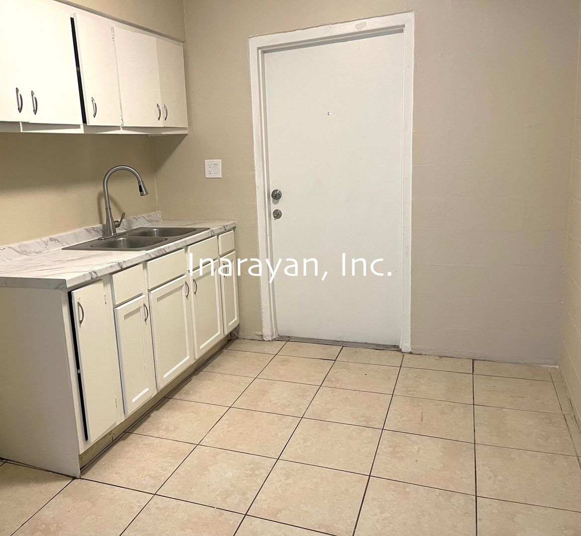 Orlando Apartment: 1011-1013 Dewitt Drive