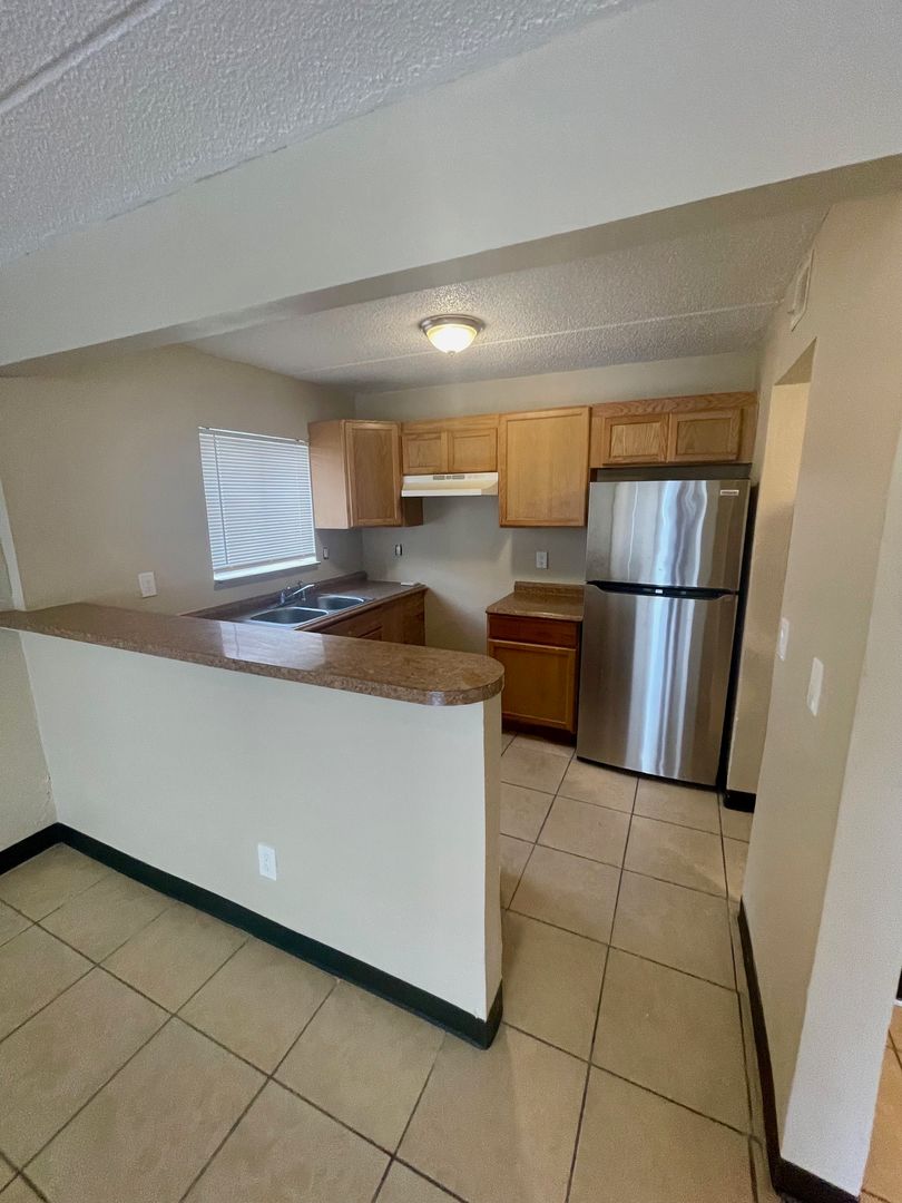 Daytona Beach Apartment: 133 Kingston Ave