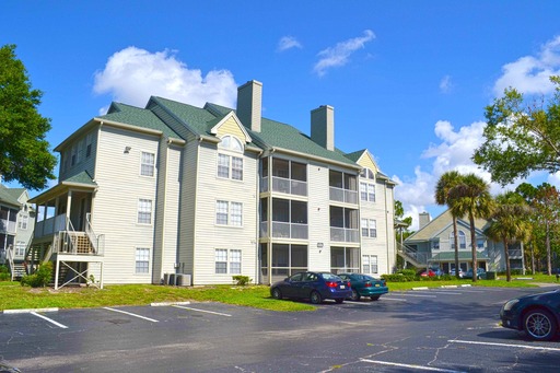 Beautifully updated condo with conservation view in a resort-style community – photo 1