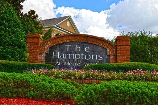 Spacious 1/1 condo IN THE HEART OF METROWEST. THIRD FLOOR UNIT – photo 1