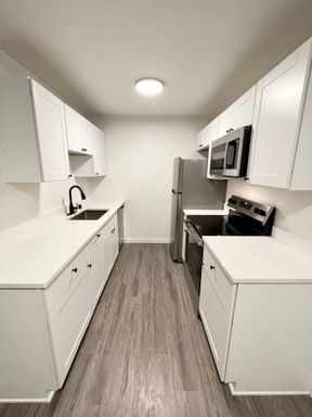Ground-Floor One-Bedroom in West Seattle! Newly Renovated and Ready For an October Move in! – photo 1