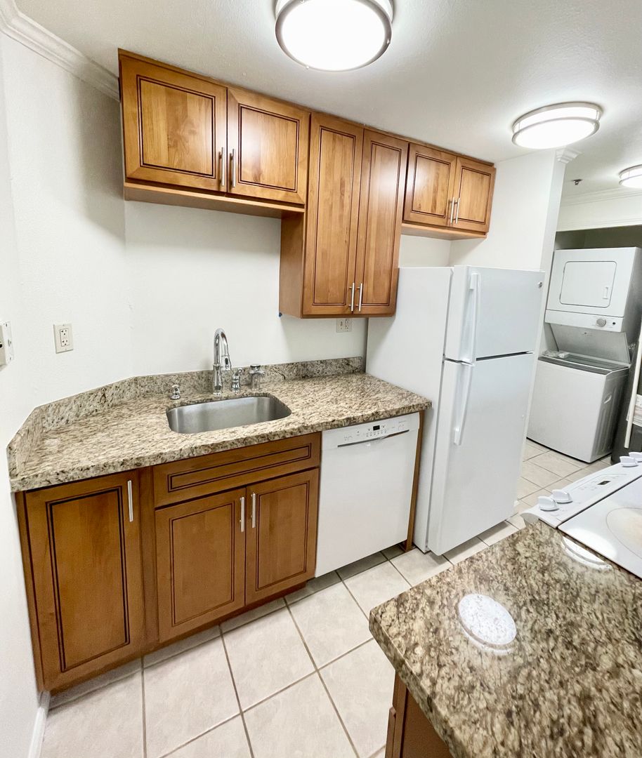 Seattle Apartment: 1410 W. Raye St